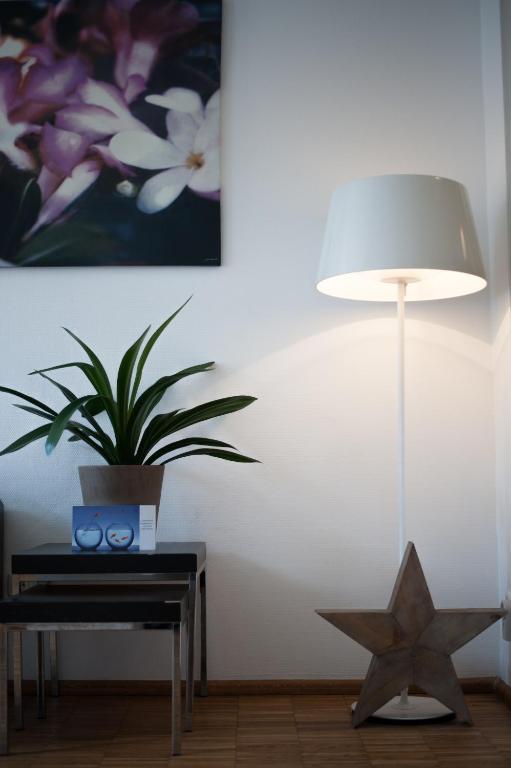 Nonstop Hotel Augsburg - Ubernacht - Hostelhotelhome Buitenkant foto
